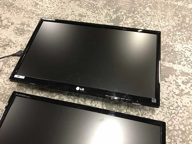 Lg flatron ips234 monitor op monitorarm (2x) - afbeelding 3 van  6
