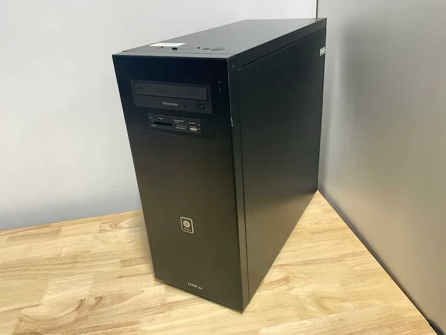 Lian li custom build desktop (3x) - afbeelding 1 van  6