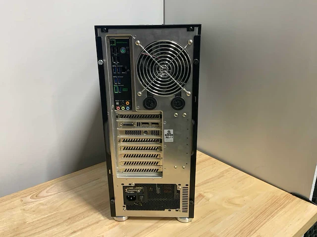 Lian li custom build desktop (3x) - afbeelding 4 van  6