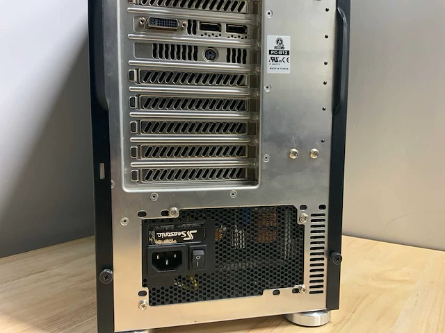 Lian li custom build desktop (3x) - afbeelding 6 van  6