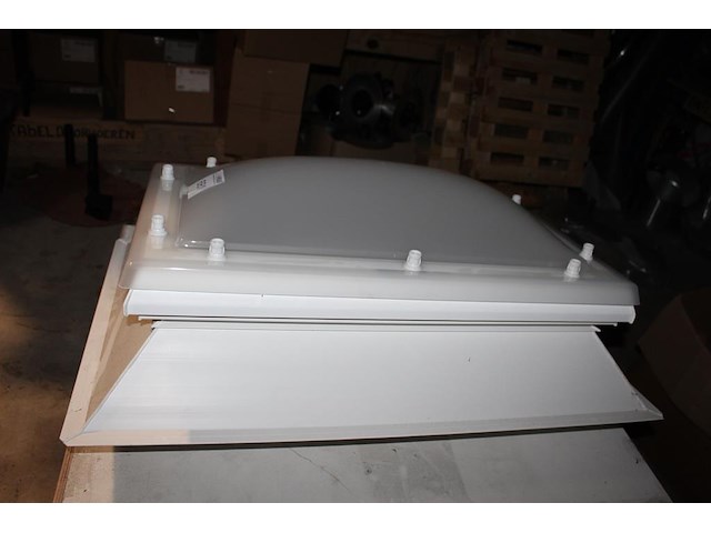 Lichtkoepel bol. buitenmaat 102 x 72 cm. - afbeelding 2 van  3