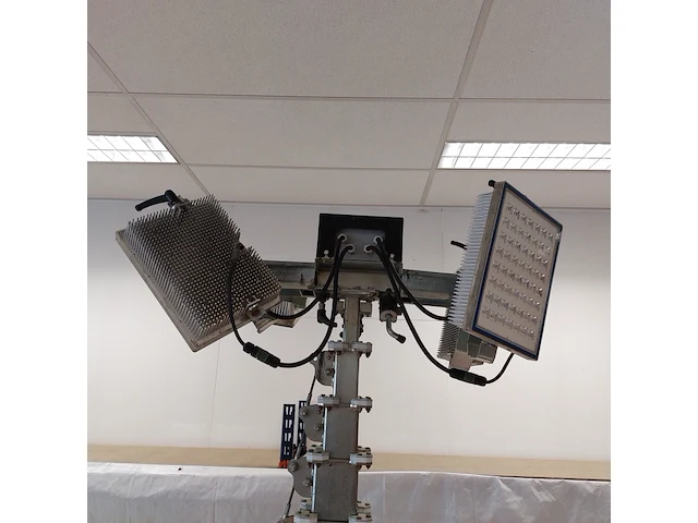 Lichtmast koppelbaar 230v 4x150w led mobiel trime, x-chain a0002, bouwjaar 2016 - afbeelding 3 van  20