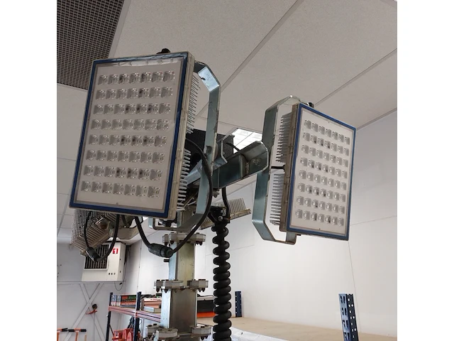 Lichtmast koppelbaar 230v 4x150w led mobiel trime, x-chain a0002, bouwjaar 2016 - afbeelding 4 van  20