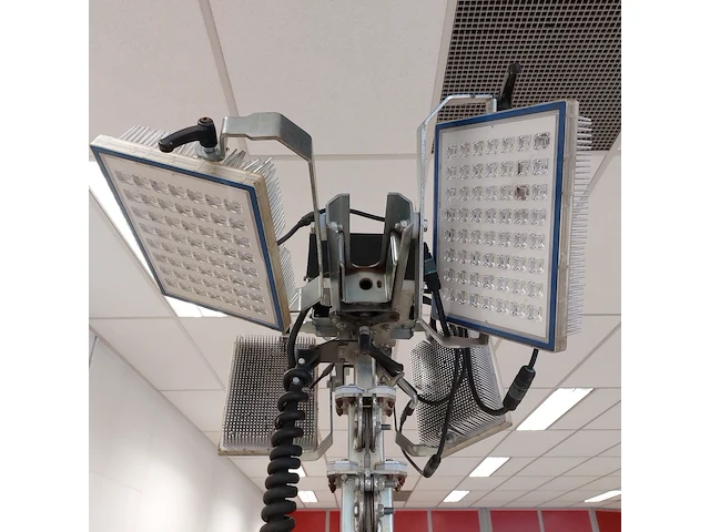 Lichtmast koppelbaar 230v 4x150w led mobiel trime, x-chain a0002, bouwjaar 2016 - afbeelding 5 van  20