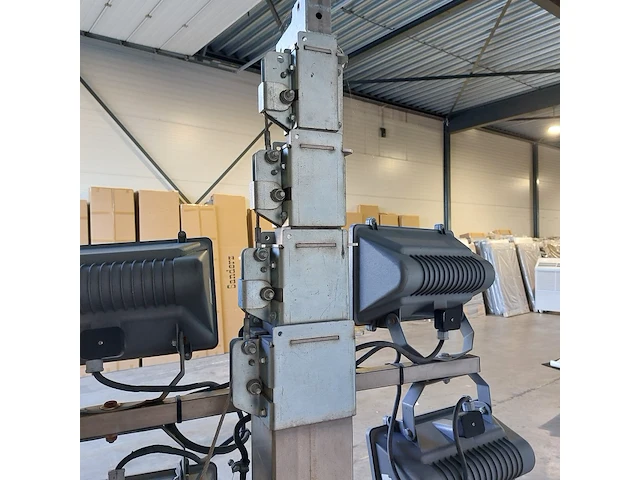 Lichtmast koppelbaar 230v 4x400w hqi mobiel towerlight, linktower, bouwjaar 2014 - afbeelding 4 van  17