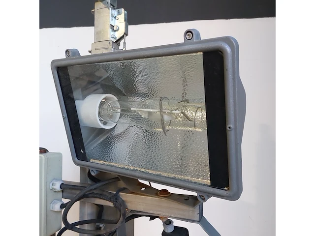 Lichtmast koppelbaar 230v 4x400w hqi mobiel towerlight, linktower, bouwjaar 2014 - afbeelding 15 van  17
