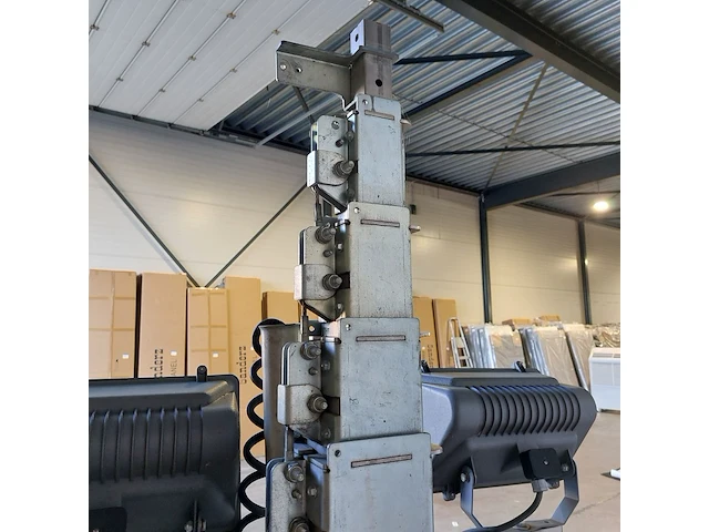 Lichtmast koppelbaar 230v 4x400w hqi mobiel towerlight, linktower, bouwjaar 2014 - afbeelding 4 van  17