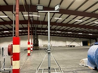 Lichtmast met bouwlamp - afbeelding 1 van  5