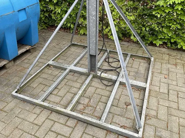 Lichtmast met bouwlampen - afbeelding 3 van  5