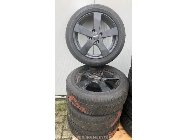 Lichtmetalen velgen dezent - afbeelding 1 van  7
