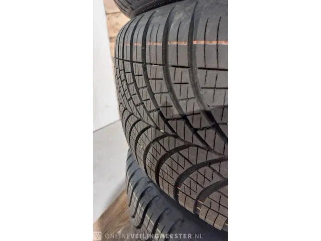 Lichtmetalen velgenset 19 inch kia, type b met bridgestone banden, bouwjaar 2023 - afbeelding 14 van  14