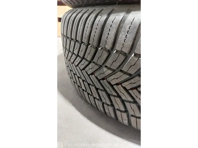 Lichtmetalen velgenset 19 inch kia, type b met goodyear band 4 seasons, bouwjaar 2023 - afbeelding 2 van  19