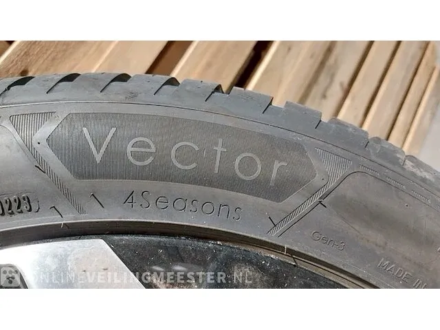 Lichtmetalen velgenset 19 inch kia, type b met goodyear band 4 seasons, bouwjaar 2023 - afbeelding 16 van  19