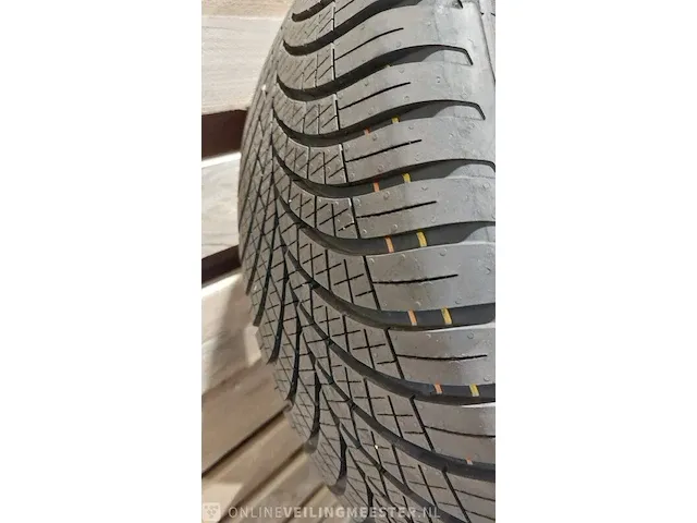 Lichtmetalen velgenset 19 inch kia, type b met goodyear band 4 seasons, bouwjaar 2023 - afbeelding 17 van  19