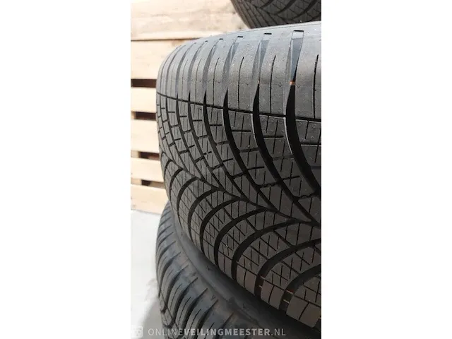 Lichtmetalen velgenset 19 inch kia, type b met goodyear band 4 seasons, bouwjaar 2023 - afbeelding 18 van  19