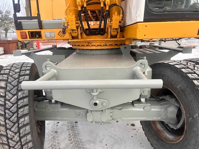 Liebherr - 1999 - a 900 b - banden graafmachine - afbeelding 11 van  26