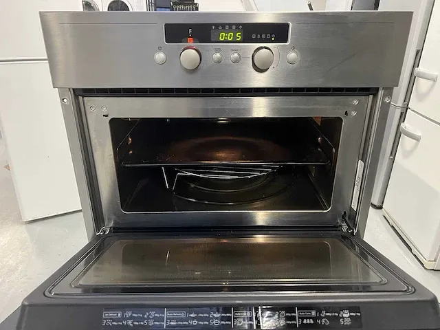 Liebherr - liebherr koelkast + whirlpool inbouw oven + sharp magnetron - afbeelding 2 van  21