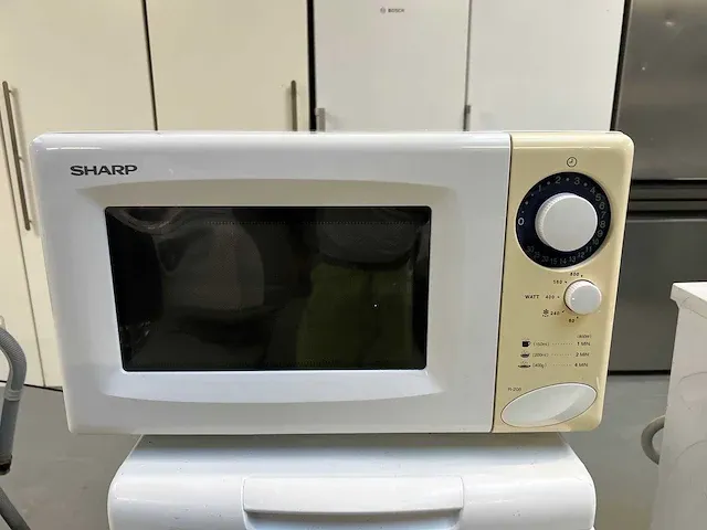 Liebherr - liebherr koelkast + whirlpool inbouw oven + sharp magnetron - afbeelding 8 van  21