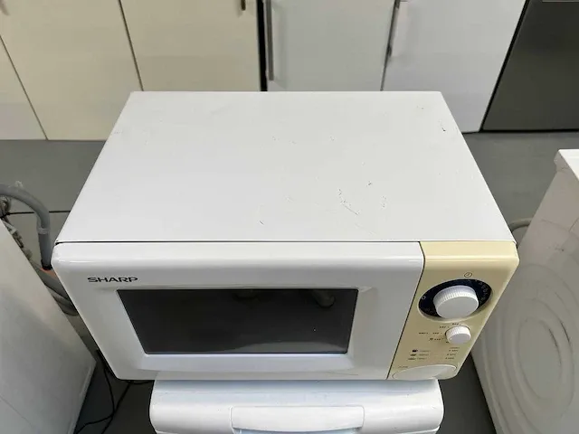 Liebherr - liebherr koelkast + whirlpool inbouw oven + sharp magnetron - afbeelding 9 van  21