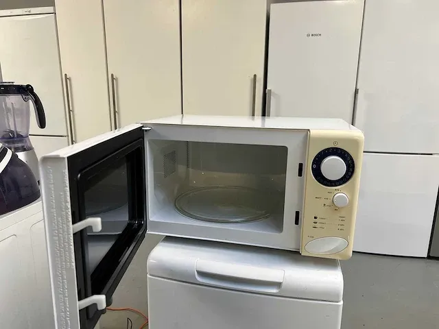 Liebherr - liebherr koelkast + whirlpool inbouw oven + sharp magnetron - afbeelding 14 van  21