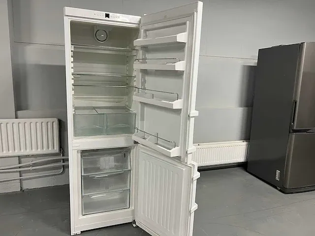 Liebherr - liebherr koelkast + whirlpool inbouw oven + sharp magnetron - afbeelding 16 van  21