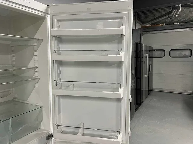 Liebherr - liebherr koelkast + whirlpool inbouw oven + sharp magnetron - afbeelding 18 van  21