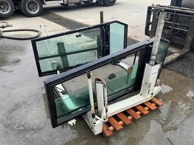 Liebherr shovel cabine onderdelen - afbeelding 1 van  15