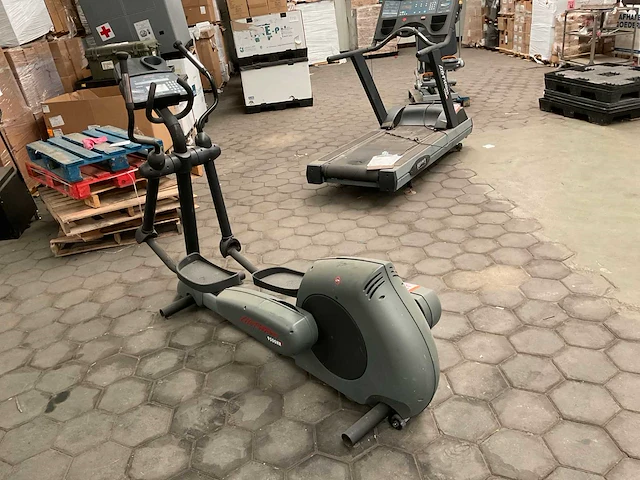 Life fitness 9500hr crosstrainer - afbeelding 1 van  7