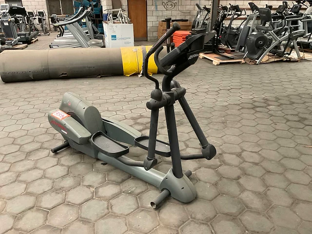 Life fitness 9500hr crosstrainer - afbeelding 3 van  7
