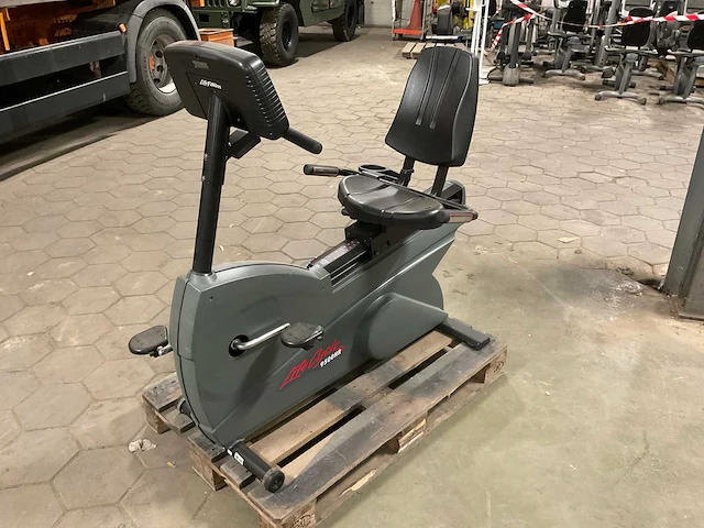 Life fitness 9500hr home trainer - afbeelding 4 van  5