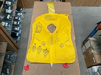 Life preserver vest (3x) - afbeelding 1 van  2