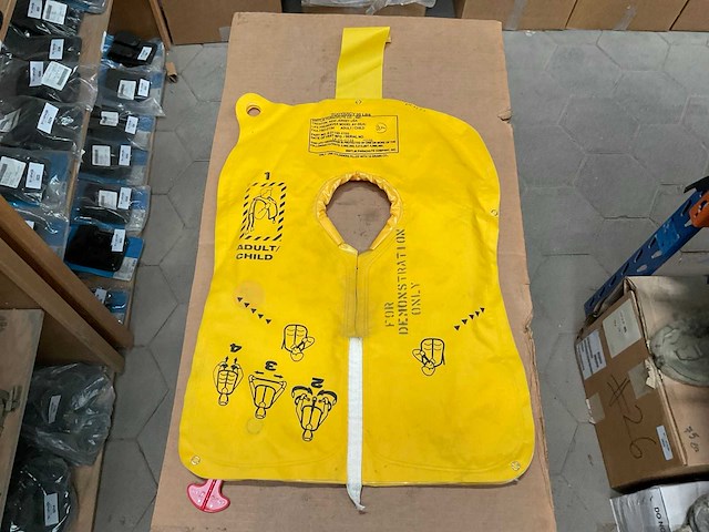 Life preserver vest (3x) - afbeelding 2 van  2