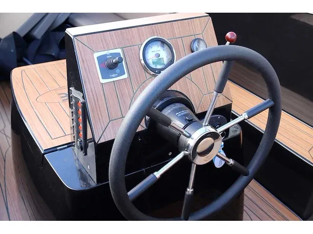 Lifestyle 750 tender 110hp | snelvarende tendersloep - afbeelding 18 van  21