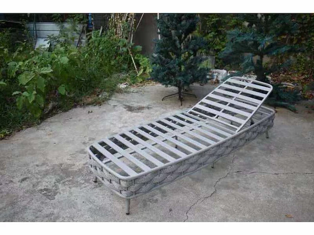 Ligbed - gepoedercoat aluminium frame - garandeert een langere levensduur - vonato - casera - afbeelding 3 van  5