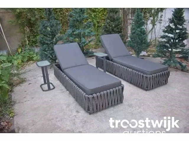 Ligbeddenset - 2 x 1 persoons ligbed met 2 bijzettafels - afbeelding 1 van  5