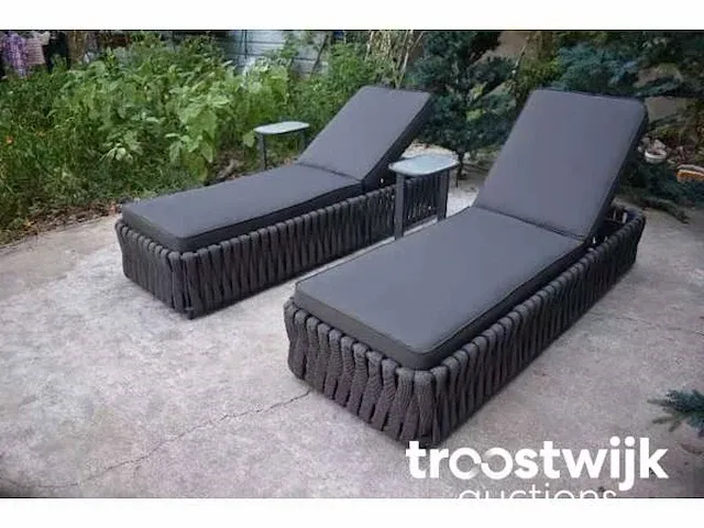 Ligbeddenset - 2 x 1 persoons ligbed met 2 bijzettafels - afbeelding 3 van  5