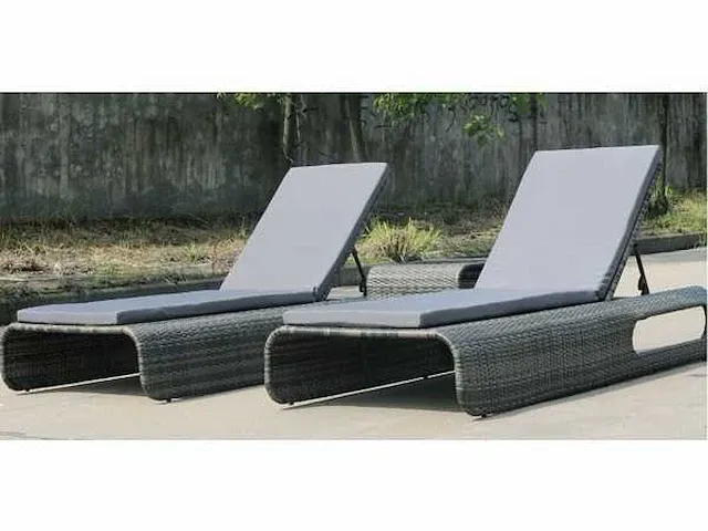 Ligbeddenset met koffietafel - grijs wicker/grijze kussens - afbeelding 1 van  4