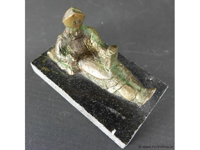 Liggende bronzen sint nicolaas - afbeelding 4 van  5