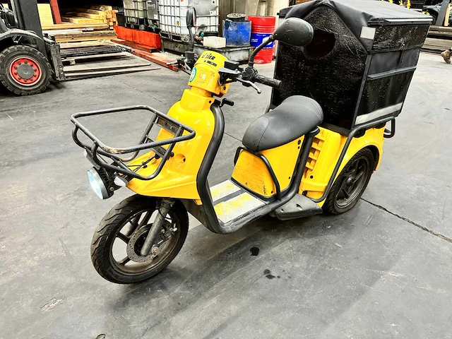 Ligier - pulse - 3 - electrische bezorg scooter - afbeelding 1 van  7