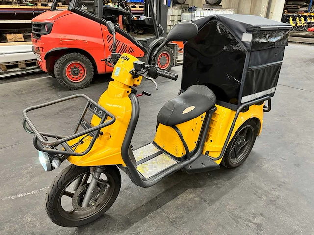 Ligier - pulse - 3 - electrische bezorg scooter - afbeelding 1 van  7