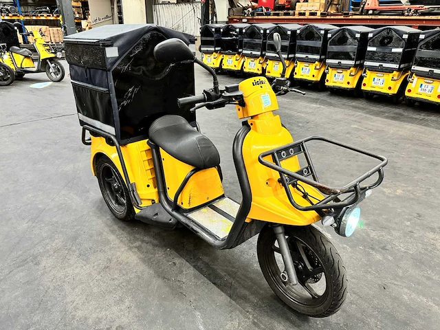 Ligier - pulse - 3 - electrische bezorg scooter - afbeelding 4 van  7