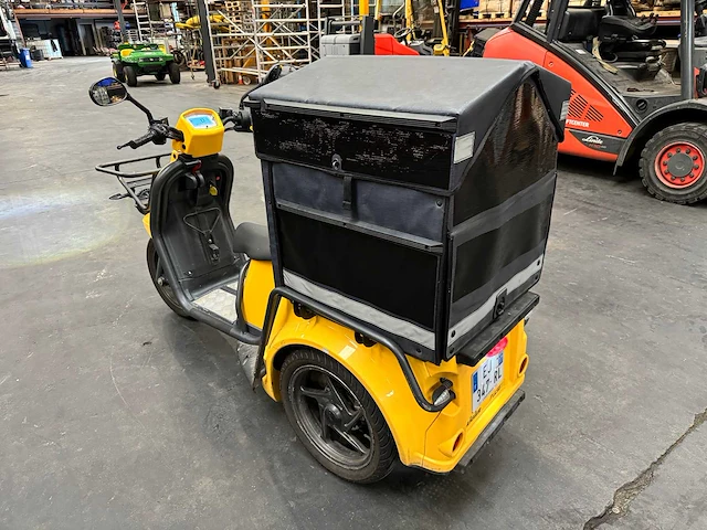 Ligier - pulse - 3 - electrische bezorg scooter - afbeelding 3 van  7