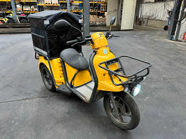 Ligier - pulse - 3 - electrische bezorg scooter - afbeelding 1 van  8