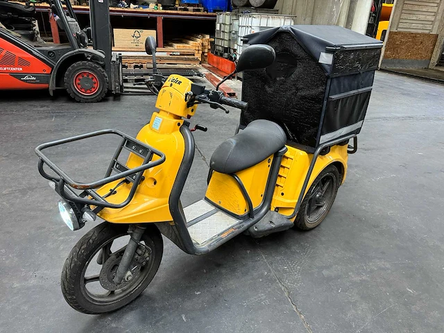 Ligier - pulse - 3 - electrische bezorg scooter - afbeelding 2 van  8