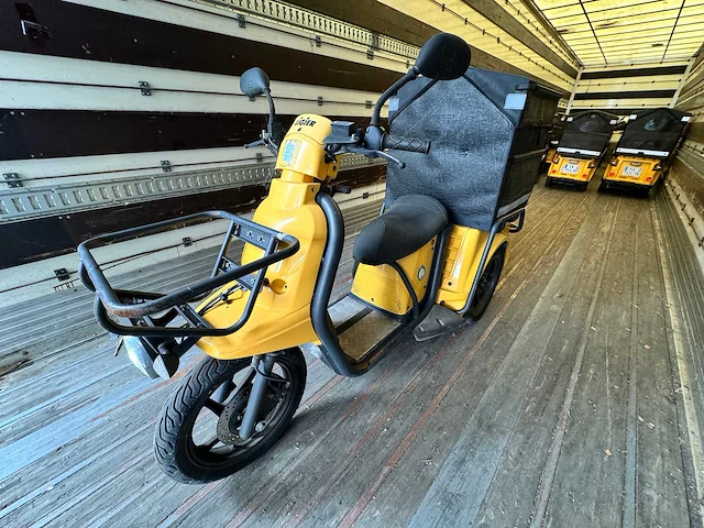 Ligier - pulse - 3 - electrische bezorg scooter - afbeelding 1 van  7