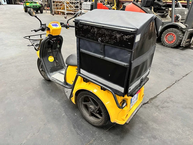 Ligier - pulse - 3 - electrische bezorg scooter - afbeelding 2 van  7