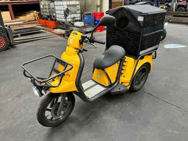 Ligier - pulse - 3 - electrische bezorg scooter - afbeelding 1 van  7