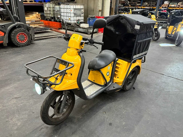 Ligier - pulse - 3 - electrische bezorg scooter - afbeelding 1 van  7