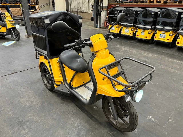 Ligier - pulse - 3 - electrische bezorg scooter - afbeelding 4 van  7