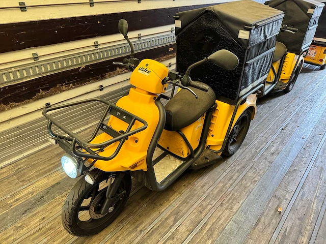 Ligier - pulse - 3 - electrische bezorg scooter - afbeelding 1 van  7